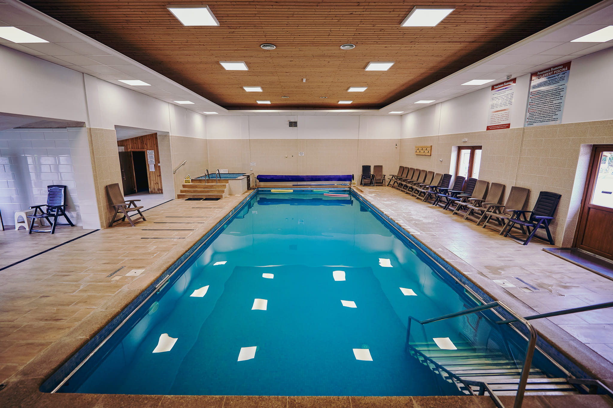 Piscină interioară